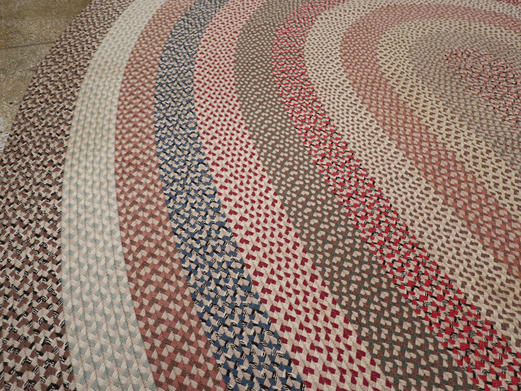 Vintage American Braid Round Rug, No.33327 - Staging