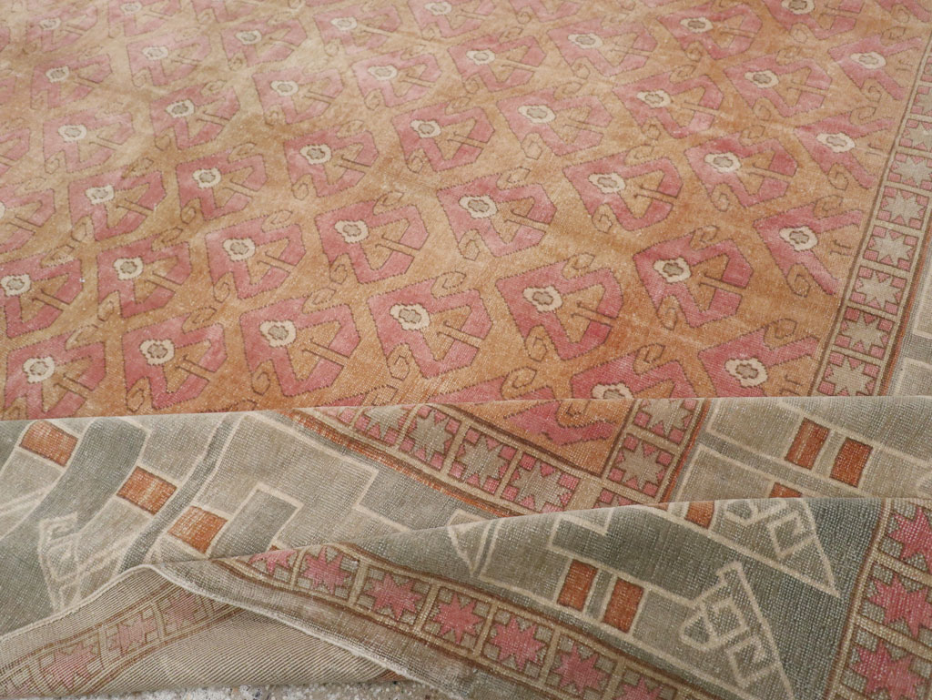 Vintage Turkish Anatolian Room Size Carpet, No.33337 - Staging