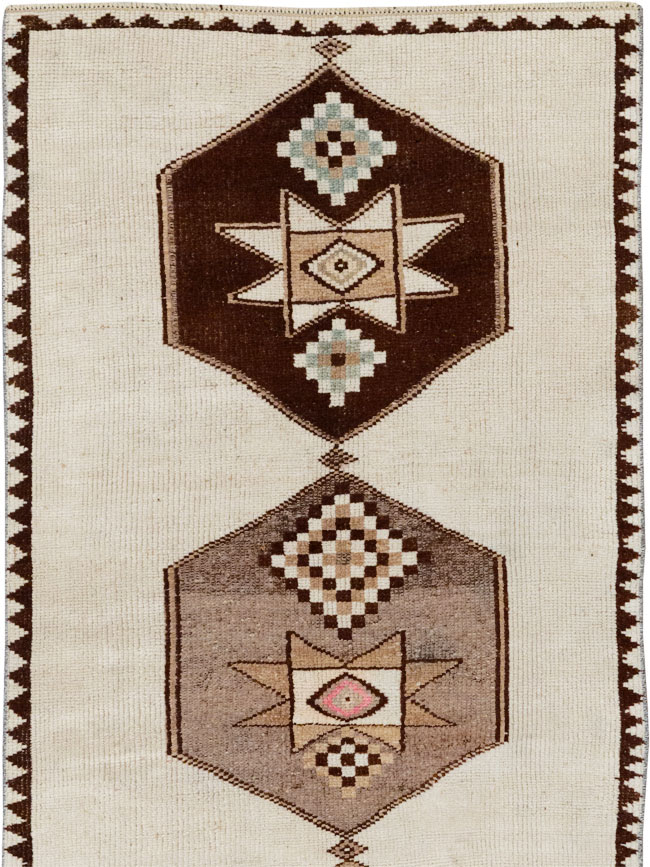 Vintage Turkish Anatolian Runner, No.33373 - Staging