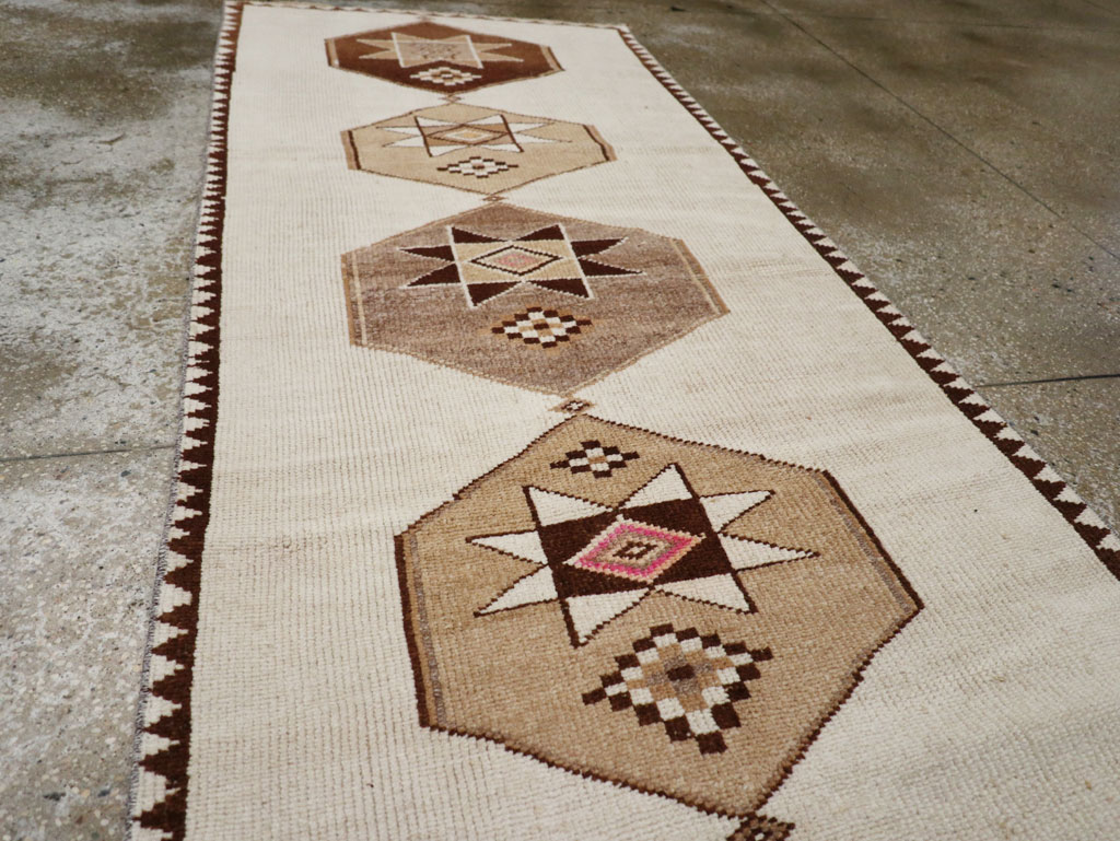 Vintage Turkish Anatolian Runner, No.33373 - Staging