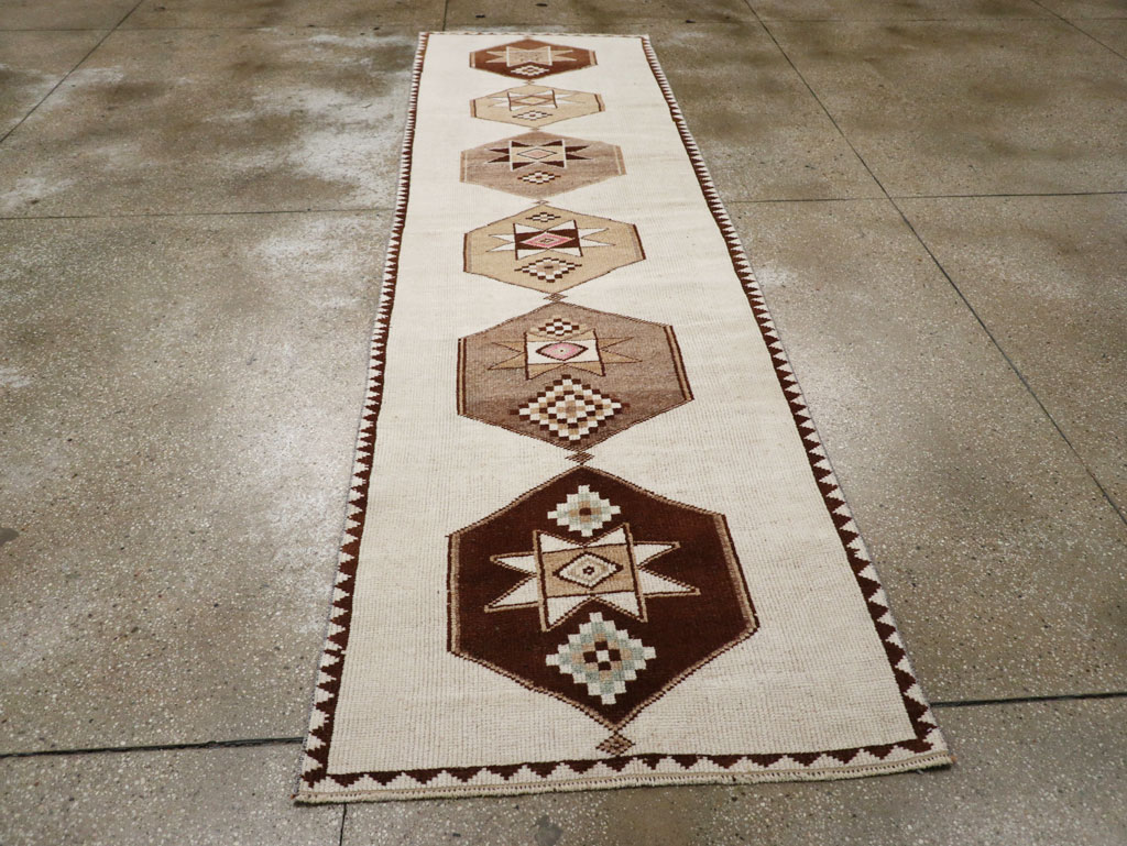 Vintage Turkish Anatolian Runner, No.33373 - Staging