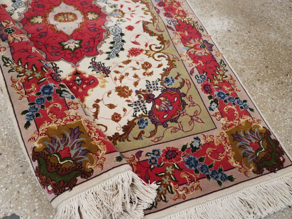Modern Persian Tabriz Throw Rug, No.33376 - Staging