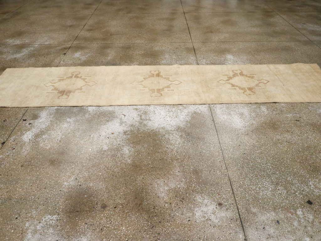 Vintage Turkish Anatolian Runner, No.33385 - Staging