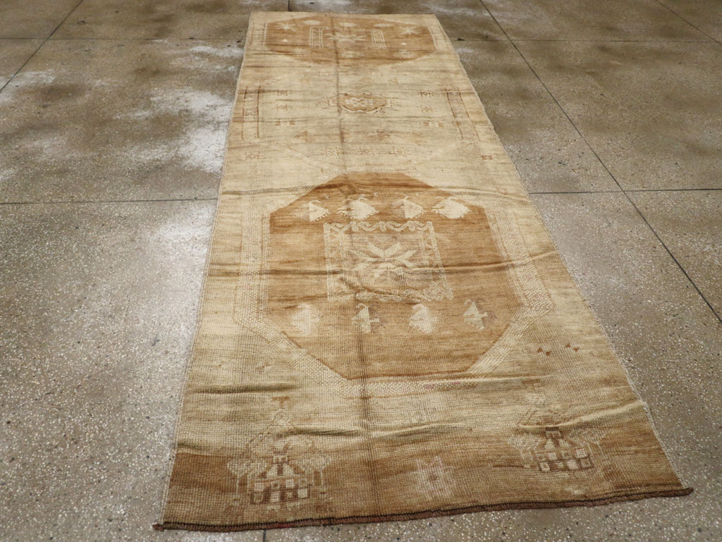 Vintage Turkish Anatolian Wide Runner, No.33387 - Staging