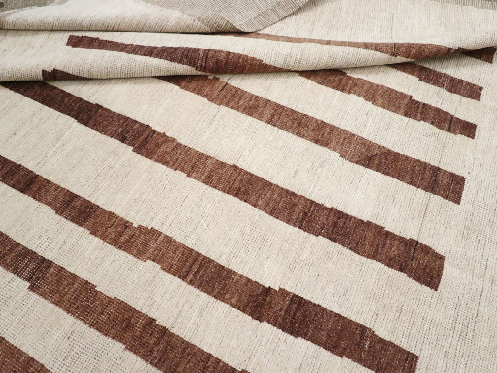 Modern Moroccan Room Size Carpet, No.33418 - Staging