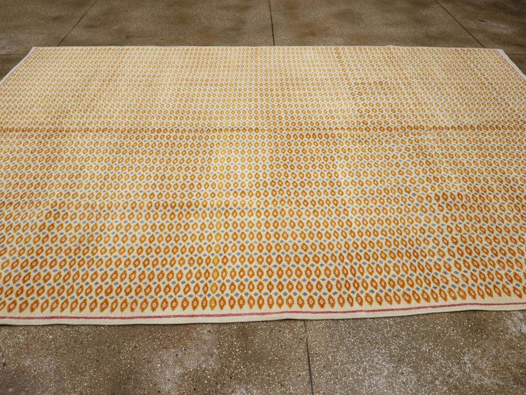 Vintage Persian Kashan Room Size Carpet, No.33419 - Staging