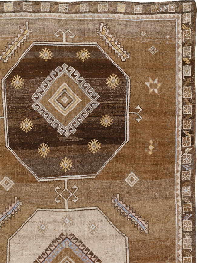 Vintage Turkish Anatolian Room Size Carpet, No.33422 - Staging