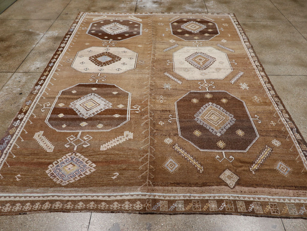 Vintage Turkish Anatolian Room Size Carpet, No.33422 - Staging