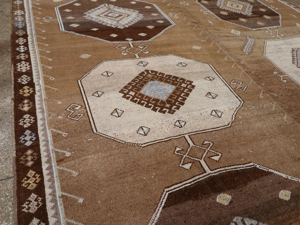 Vintage Turkish Anatolian Room Size Carpet, No.33422 - Staging