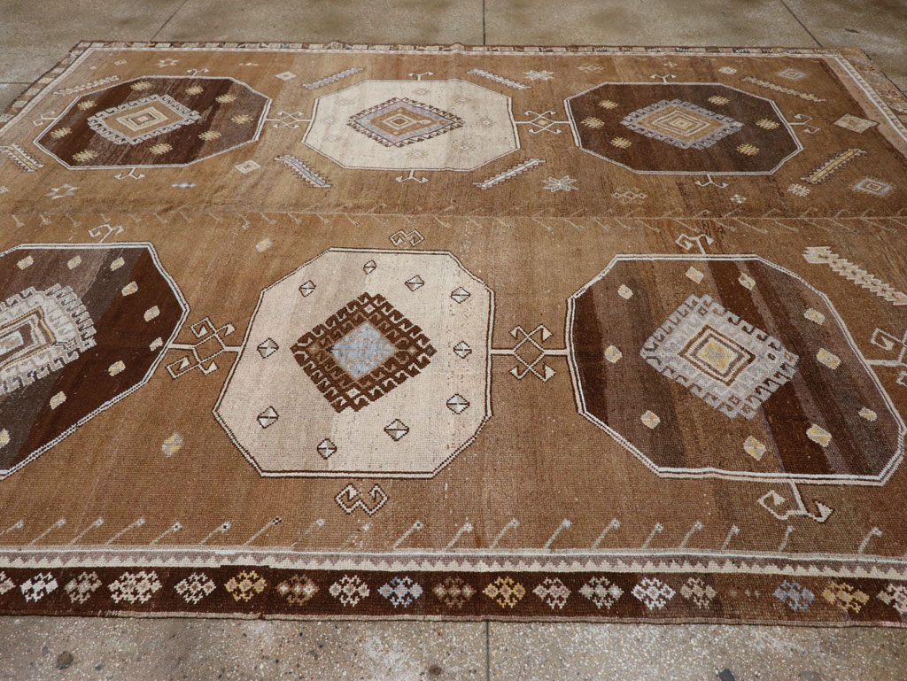 Vintage Turkish Anatolian Room Size Carpet, No.33422 - Staging