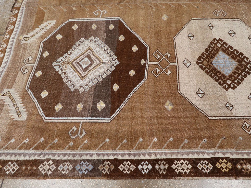 Vintage Turkish Anatolian Room Size Carpet, No.33422 - Staging