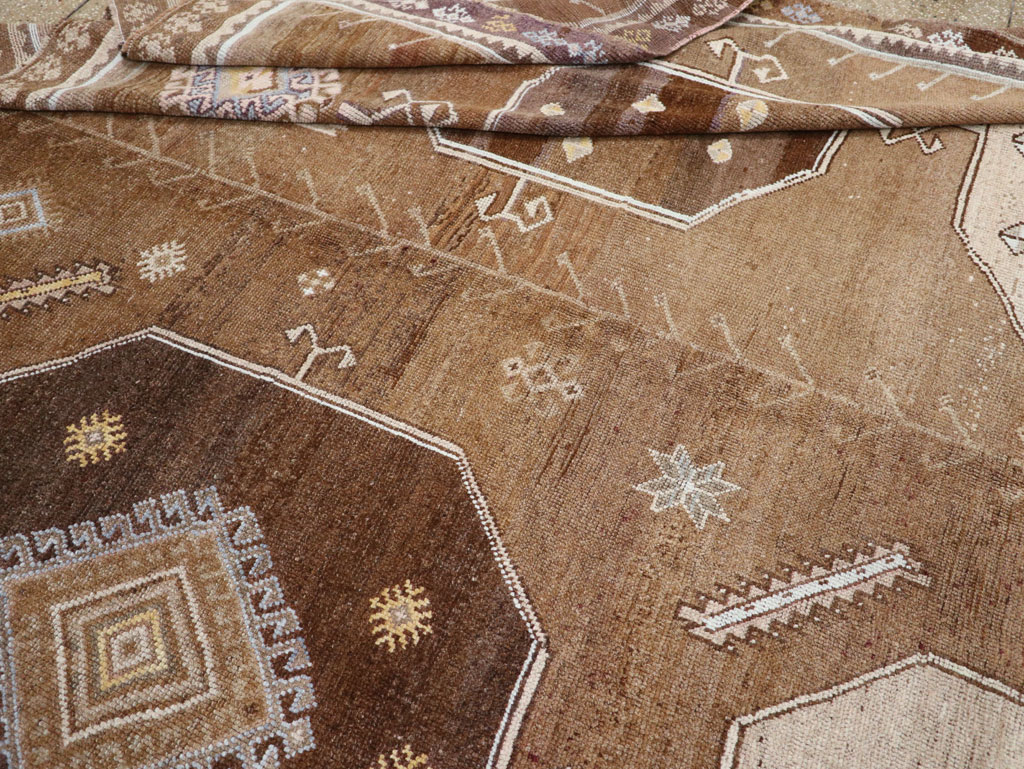 Vintage Turkish Anatolian Room Size Carpet, No.33422 - Staging