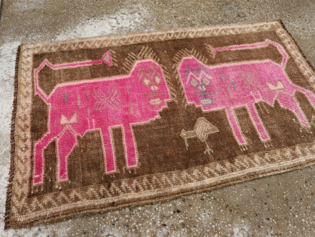 Vintage Turkish Anatolian Pictorial Rug, No.33431 - Staging