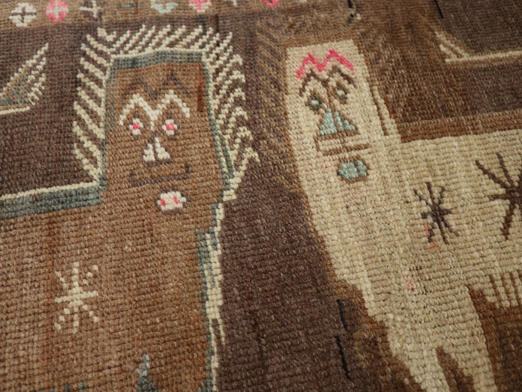 Vintage Turkish Anatolian Pictorial Rug, No.33434 - Staging