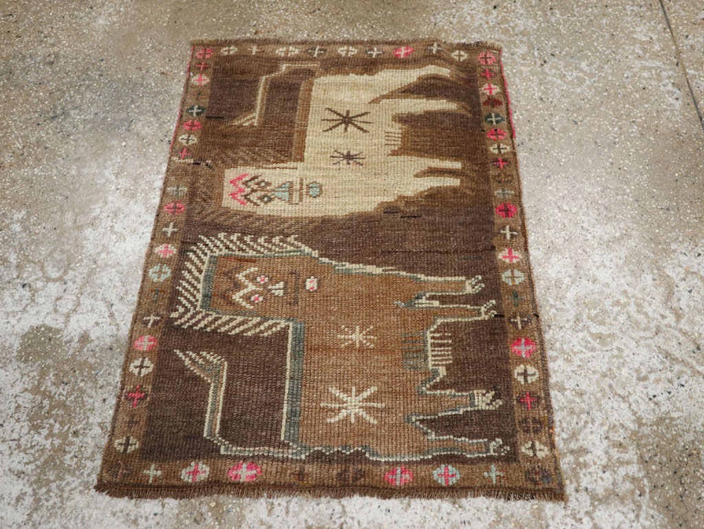 Vintage Turkish Anatolian Pictorial Rug, No.33434 - Staging