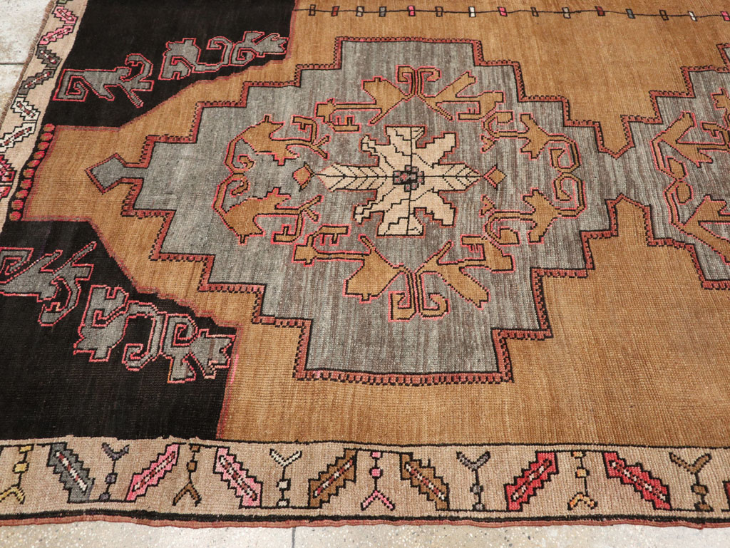 Vintage Turkish Anatolian Room Size Carpet, No.33462 - Staging