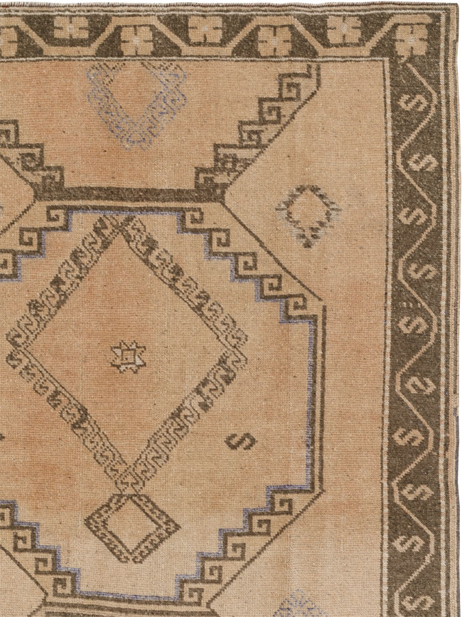 Vintage Turkish Anatolian Room Size Carpet, No.33464 - Staging