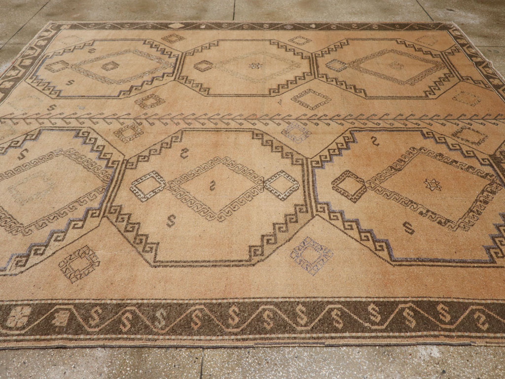 Vintage Turkish Anatolian Room Size Carpet, No.33464 - Staging