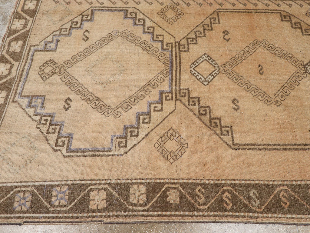 Vintage Turkish Anatolian Room Size Carpet, No.33464 - Staging