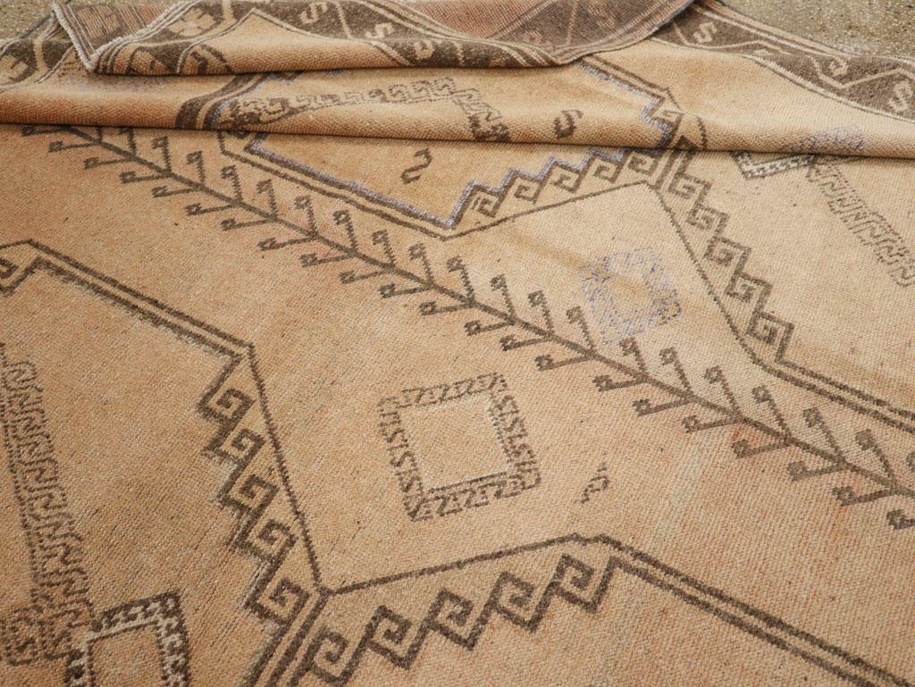 Vintage Turkish Anatolian Room Size Carpet, No.33464 - Staging