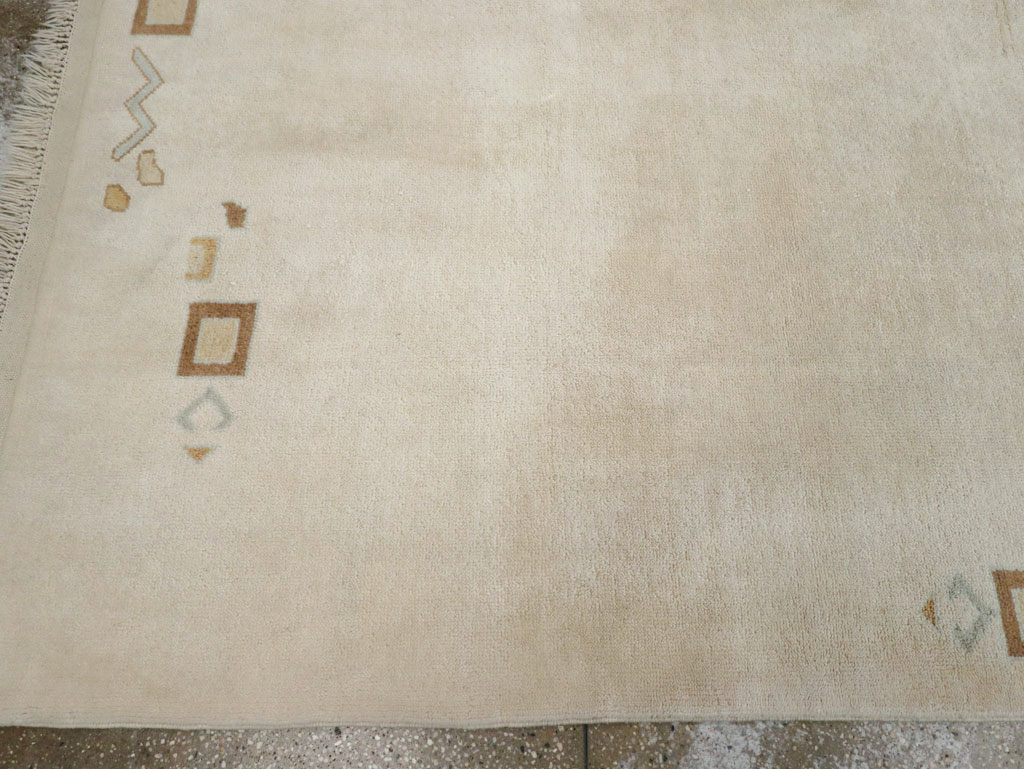 Modern Turkish Accent Rug, No.33482 - Staging