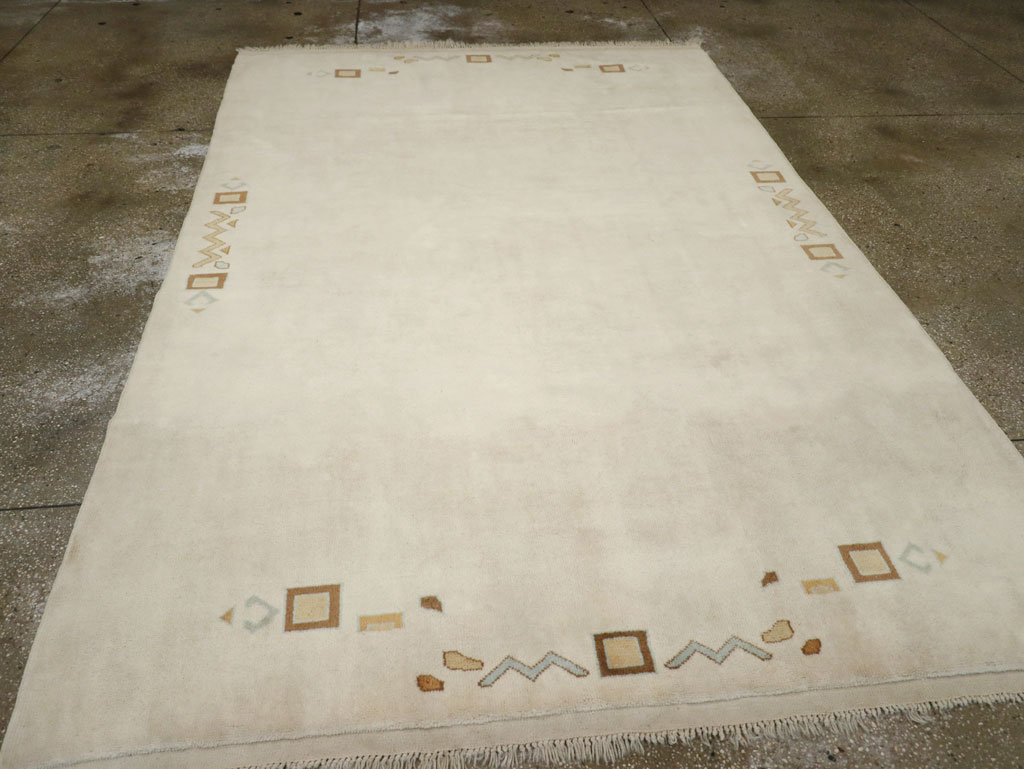 Modern Turkish Accent Rug, No.33482 - Staging