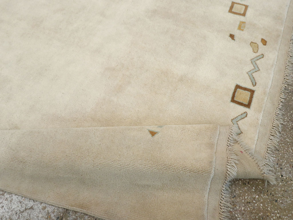 Modern Turkish Accent Rug, No.33482 - Staging