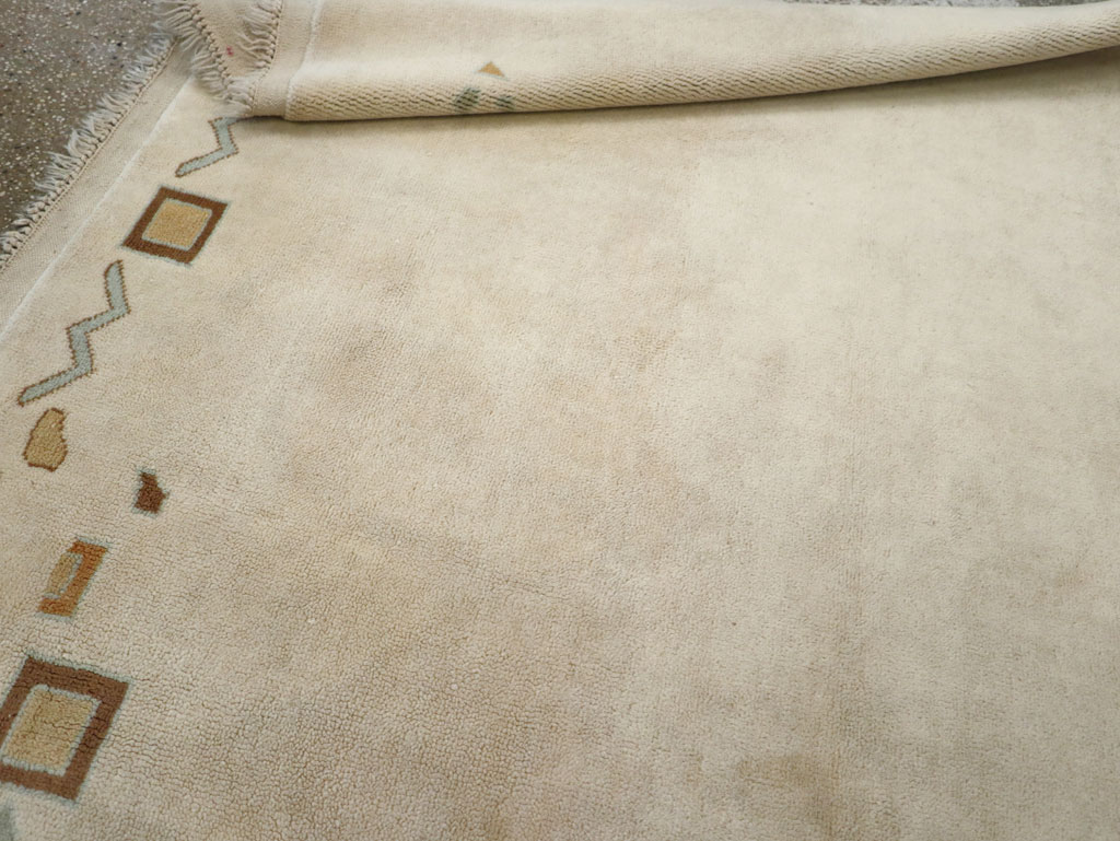 Modern Turkish Accent Rug, No.33482 - Staging