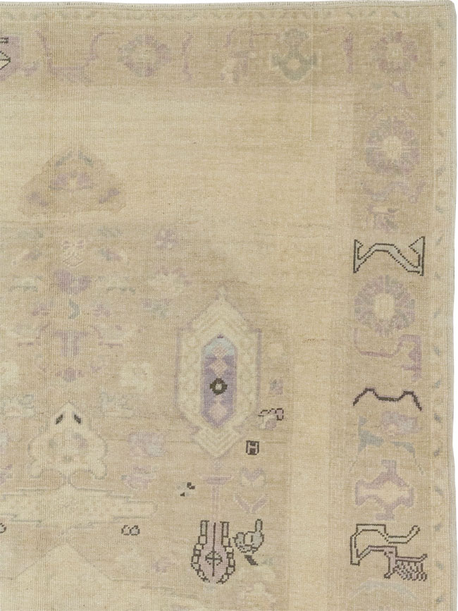 Vintage Turkish Anatolian Accent Rug, No.33483 - Staging