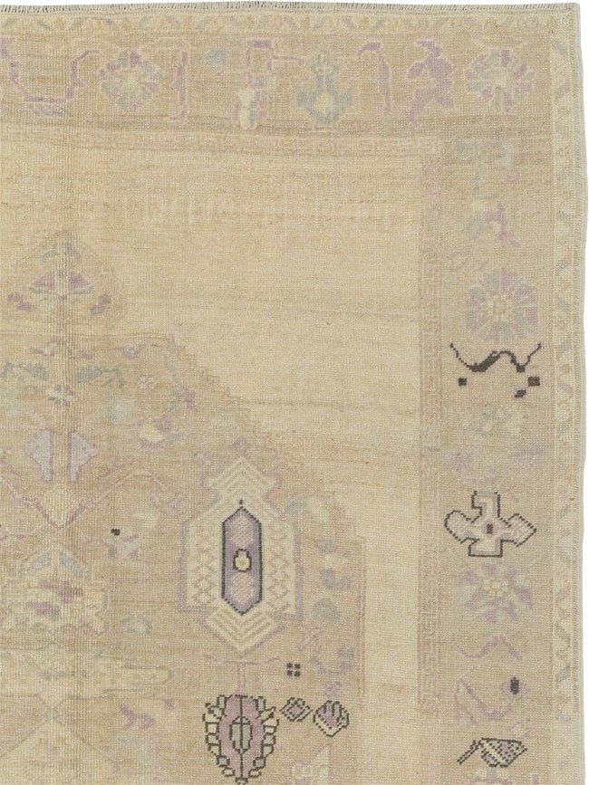 Vintage Turkish Anatolian Accent Rug, No.33483 - Staging