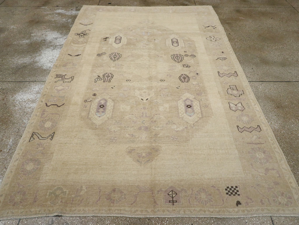 Vintage Turkish Anatolian Accent Rug, No.33483 - Staging