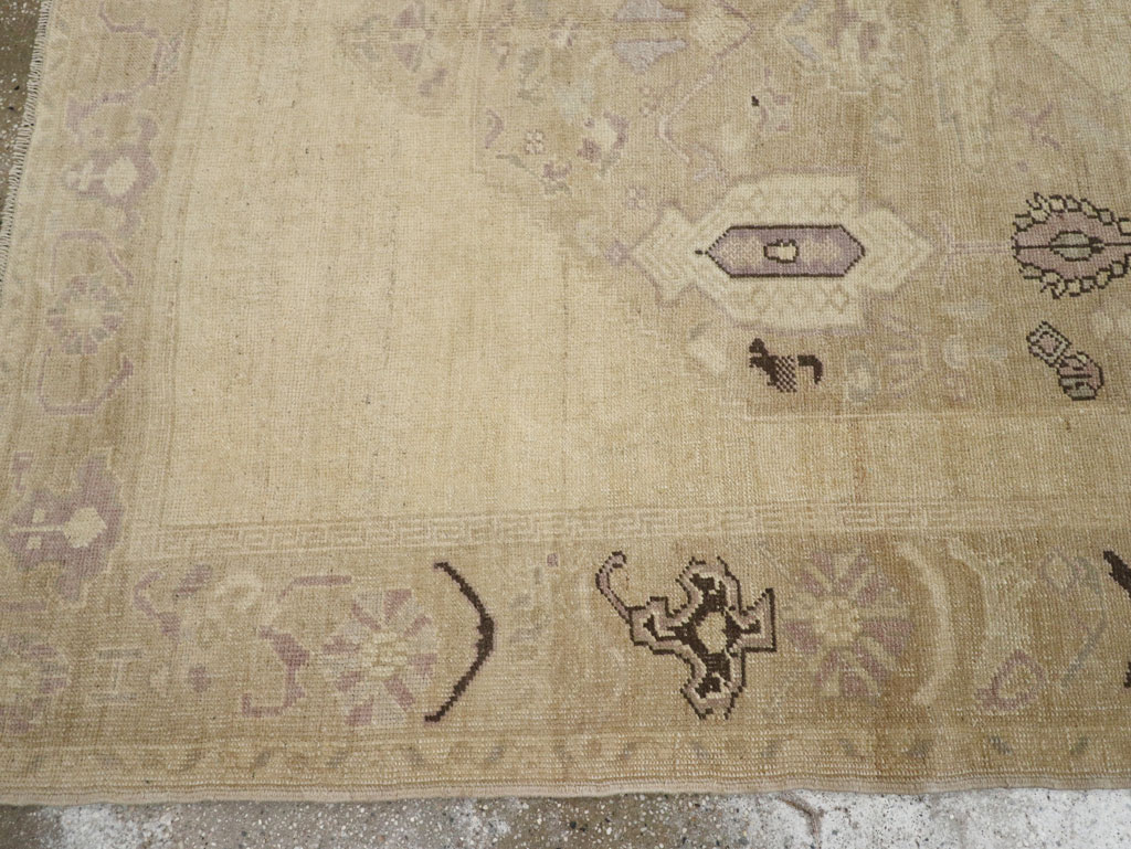 Vintage Turkish Anatolian Accent Rug, No.33483 - Staging