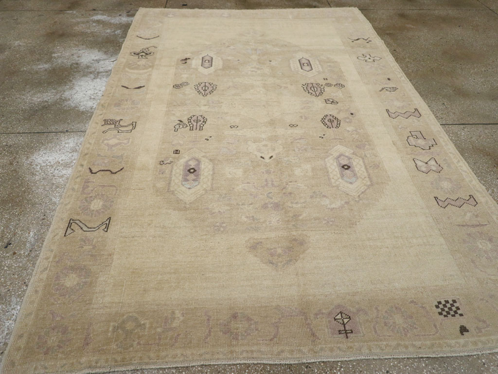 Vintage Turkish Anatolian Accent Rug, No.33483 - Staging