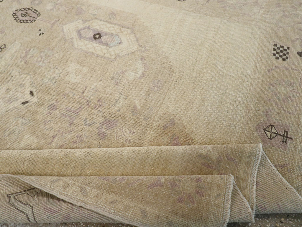 Vintage Turkish Anatolian Accent Rug, No.33483 - Staging