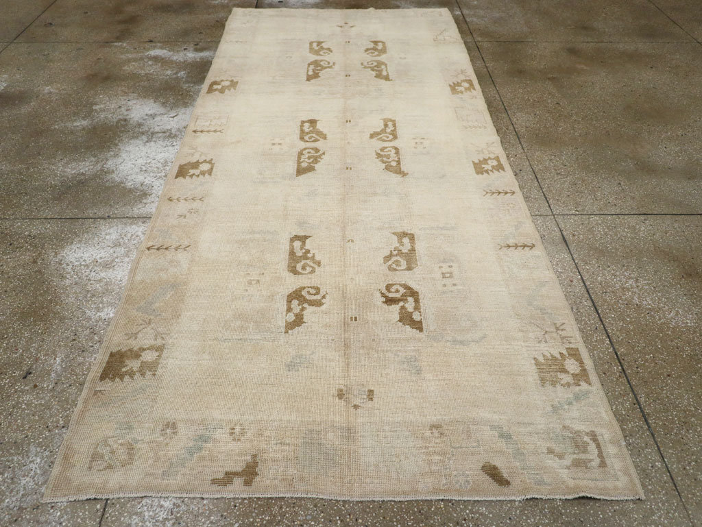 Vintage Turkish Anatolian Gallery Rug, No.33484 - Staging