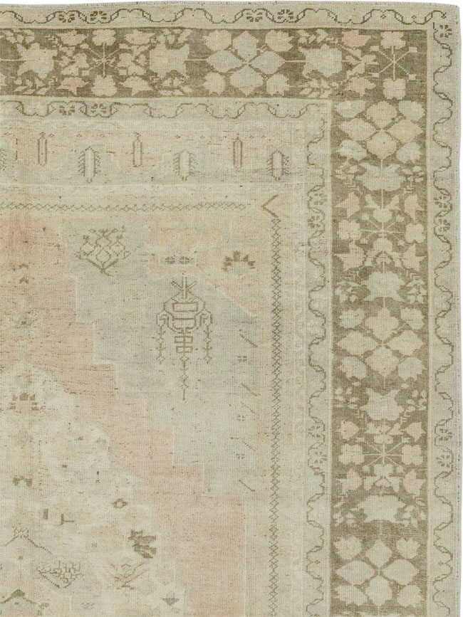 Vintage Turkish Anatolian Accent Rug, No.33487 - Staging