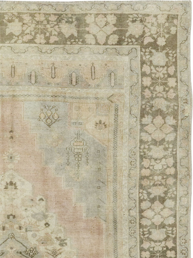 Vintage Turkish Anatolian Accent Rug, No.33487 - Staging
