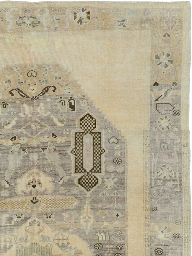 Vintage Turkish Anatolian Accent Rug, No.33488 - Staging