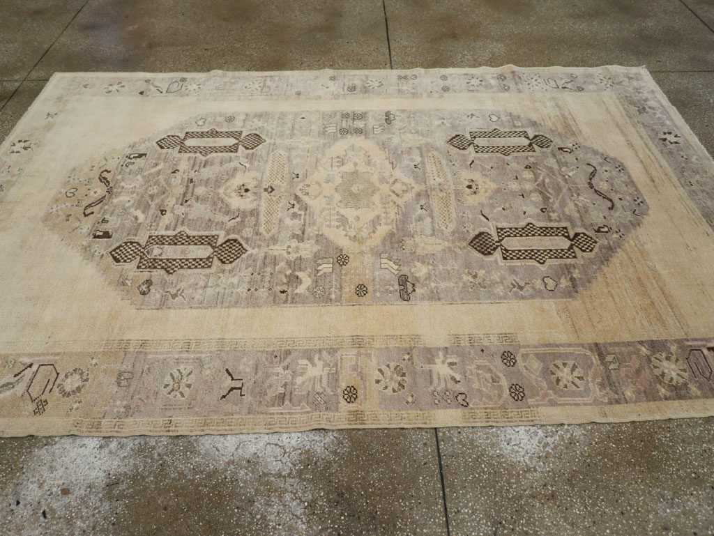 Vintage Turkish Anatolian Accent Rug, No.33488 - Staging