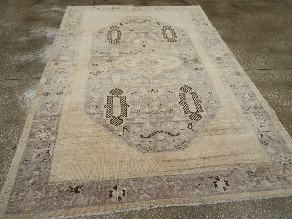 Vintage Turkish Anatolian Accent Rug, No.33488 - Staging