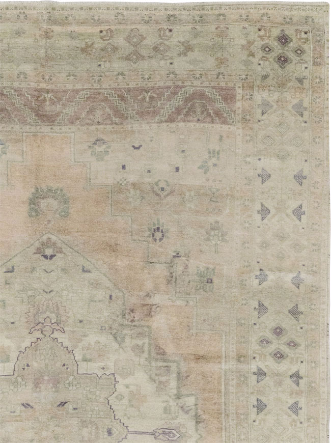Vintage Turkish Anatolian Accent Carpet, No.33490 - Staging