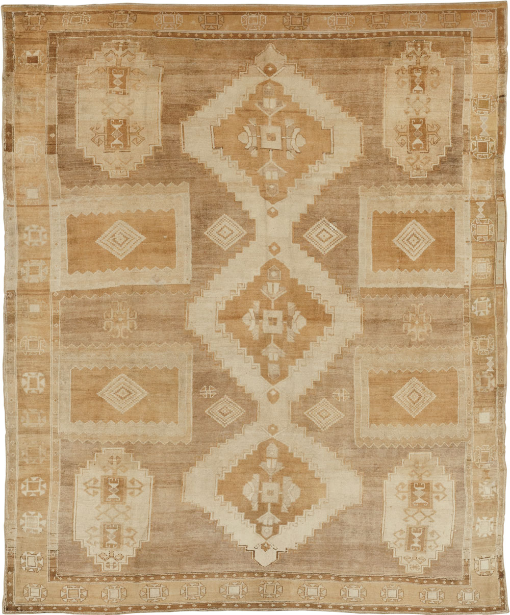 Vintage Turkish Anatolian Room Size Carpet, No.33572 - Staging