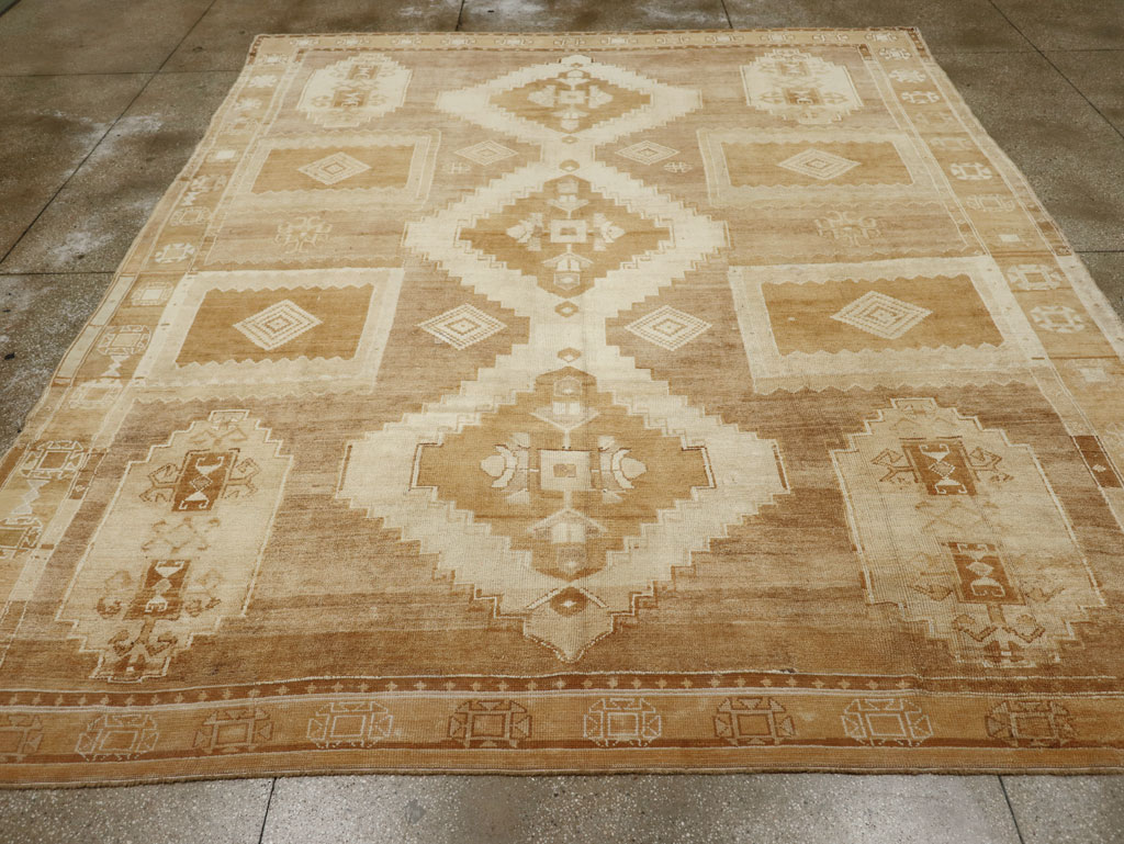 Vintage Turkish Anatolian Room Size Carpet, No.33572 - Staging