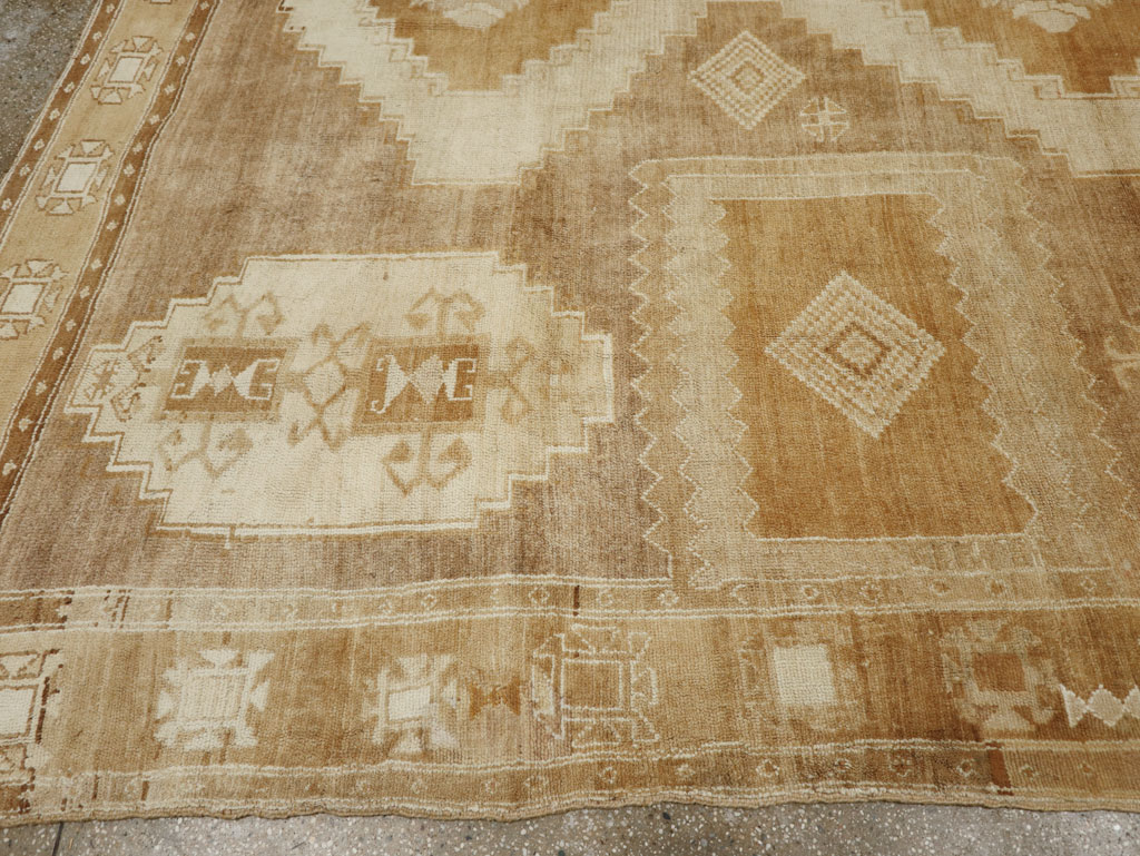Vintage Turkish Anatolian Room Size Carpet, No.33572 - Staging