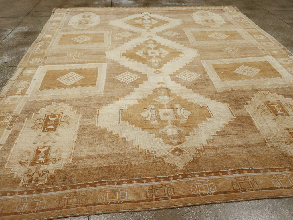 Vintage Turkish Anatolian Room Size Carpet, No.33572 - Staging