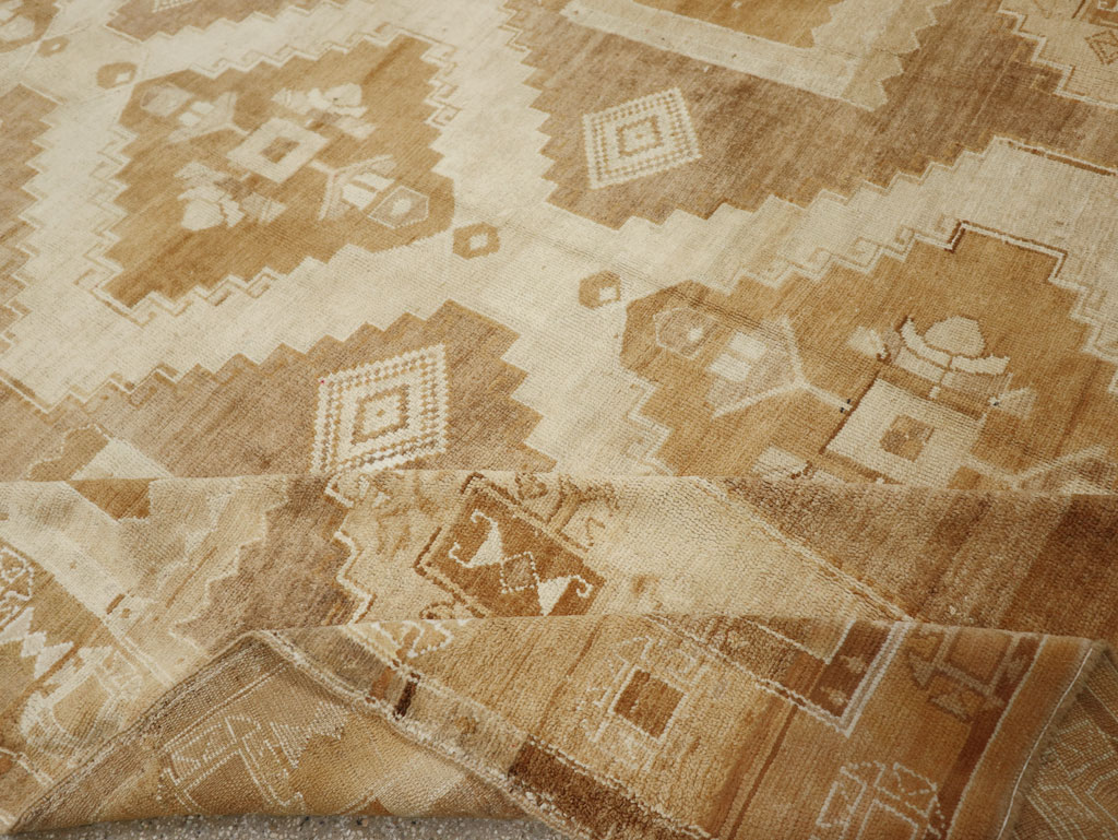 Vintage Turkish Anatolian Room Size Carpet, No.33572 - Staging