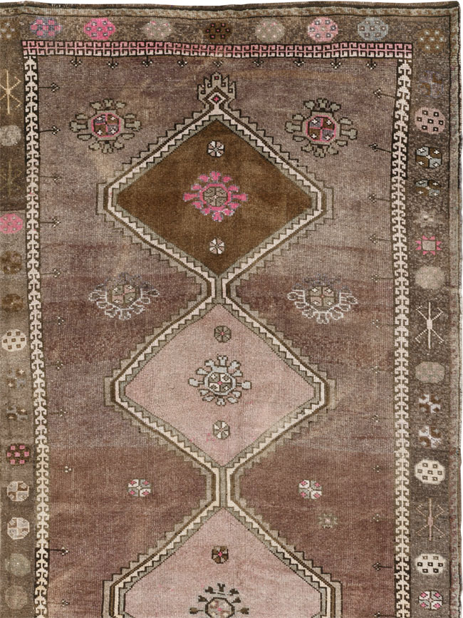 Vintage Turkish Anatolian Room Size Carpet, No.33586 - Staging
