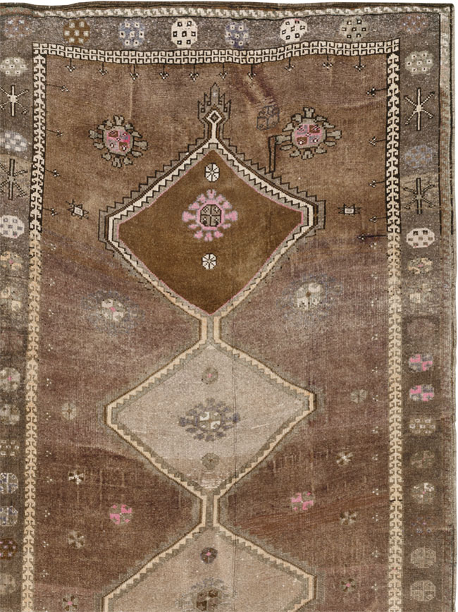 Vintage Turkish Anatolian Room Size Carpet, No.33586 - Staging