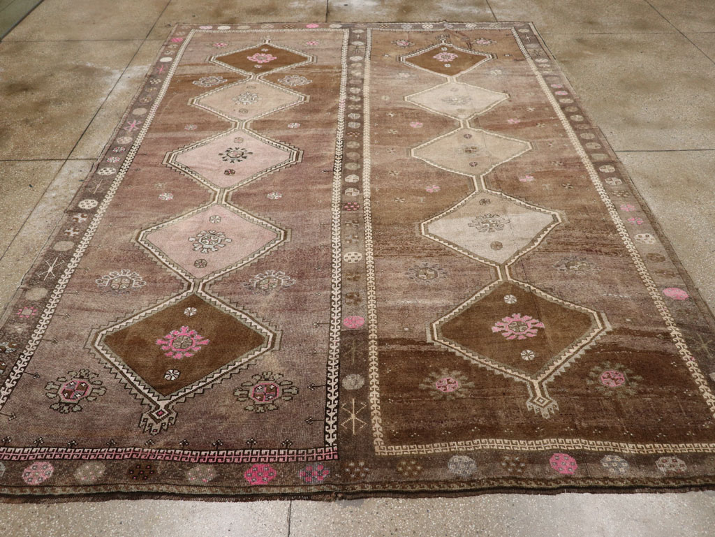 Vintage Turkish Anatolian Room Size Carpet, No.33586 - Staging