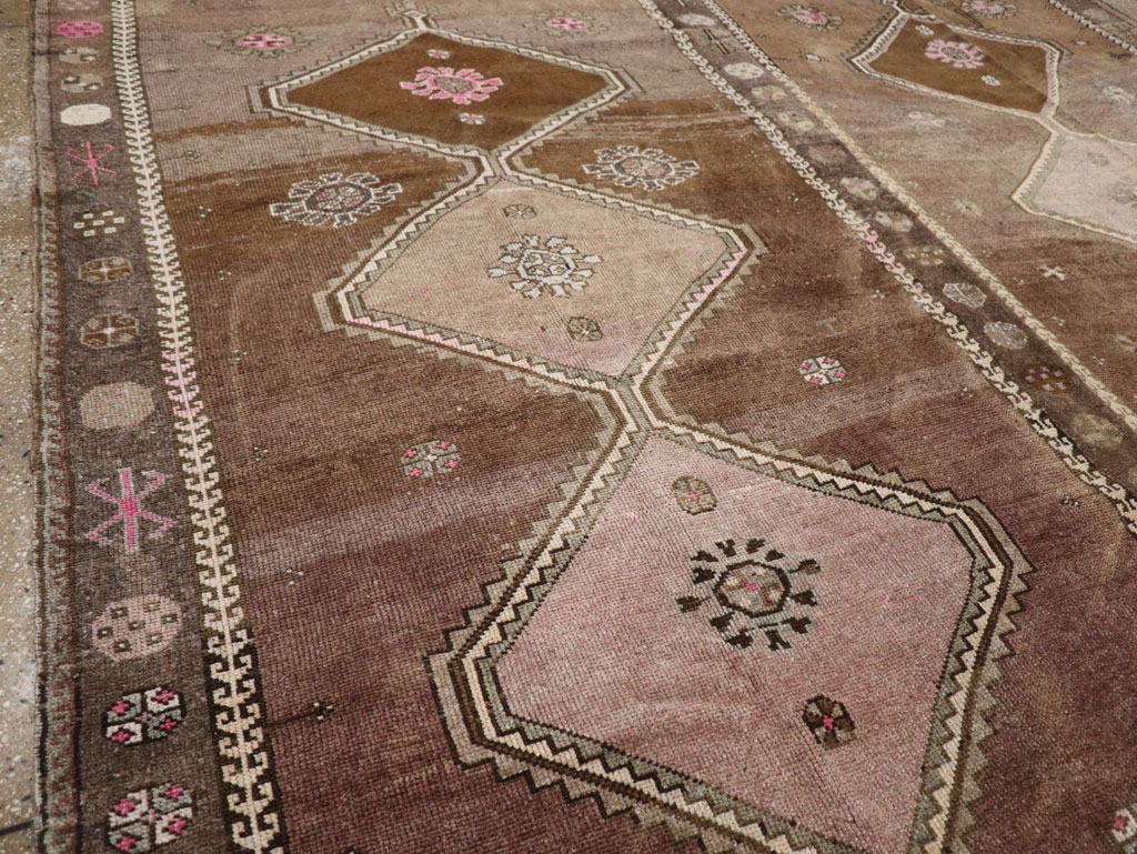 Vintage Turkish Anatolian Room Size Carpet, No.33586 - Staging